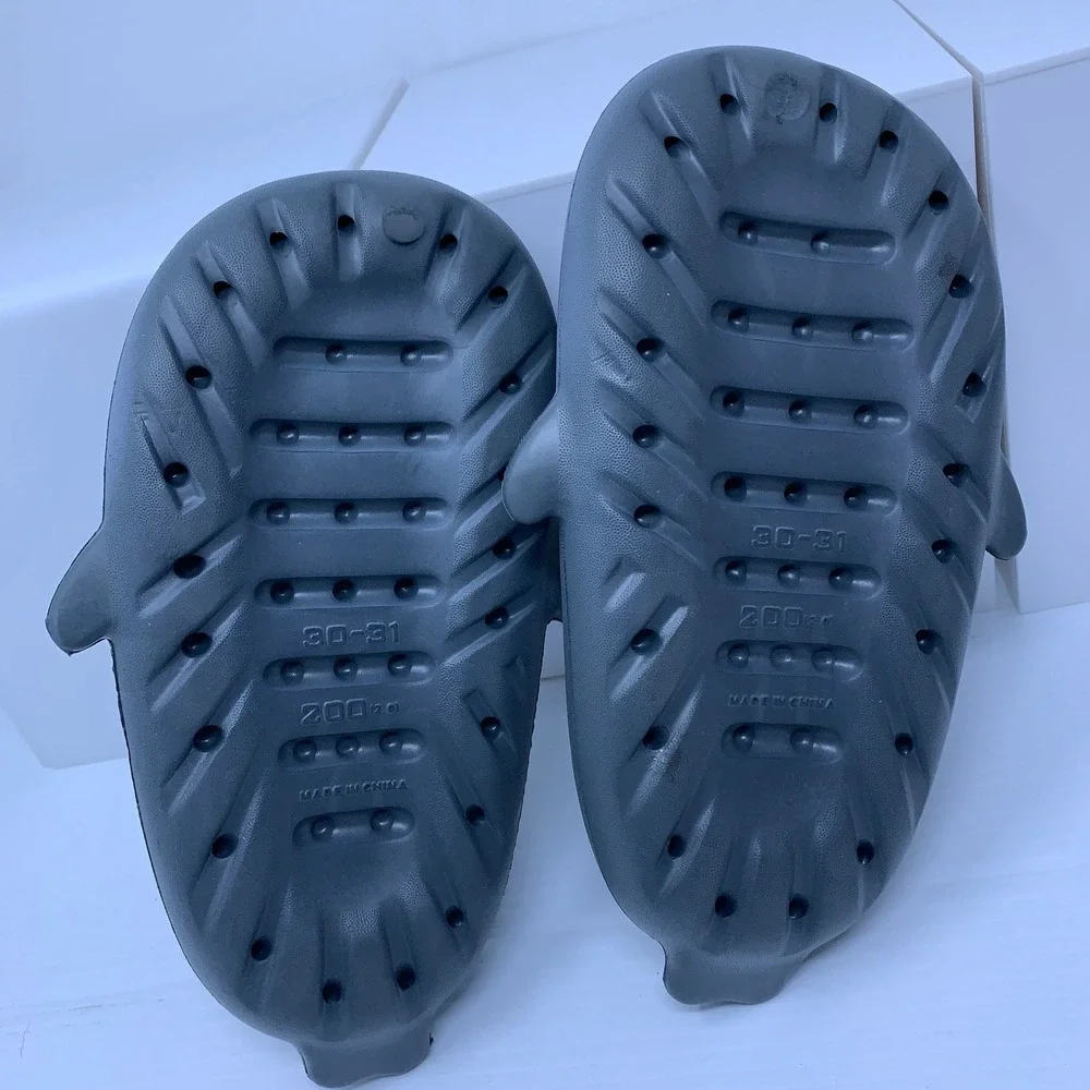Unbranded Kids 12/13 Gray Shark Fin Open Toe EVA Foam Slide Sandals New